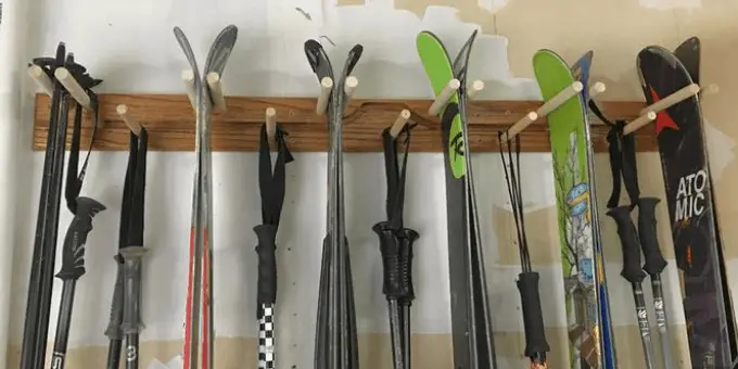 Ski tip rack